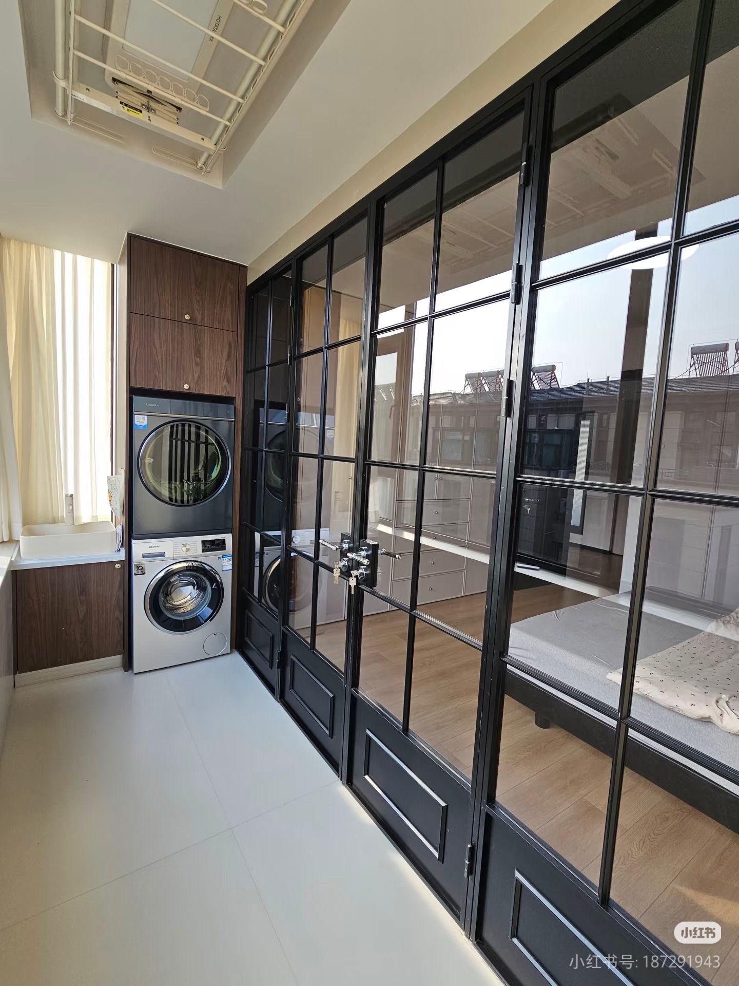 Interior Sliding Doors (Ti-Mg Alloy)  